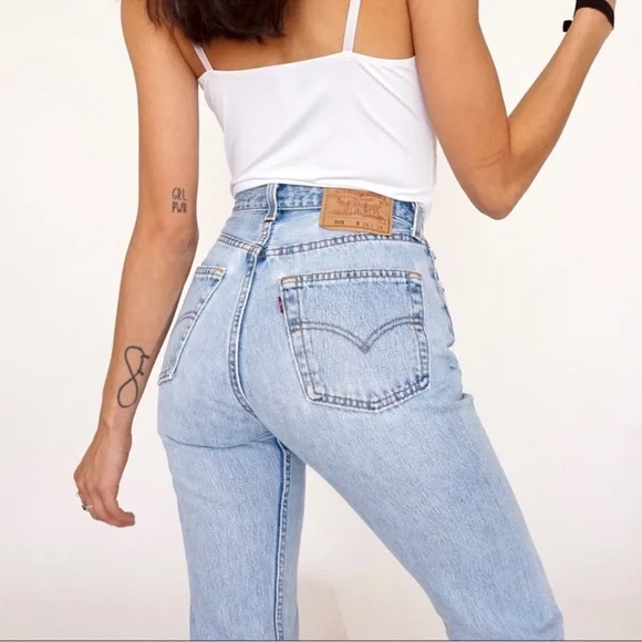 Vintage 501 Levi’s high waisted straight tapered leg button fly mom jean 23 crop